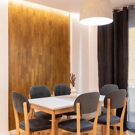 Exclusive 2 Bedrooms Apartment *
