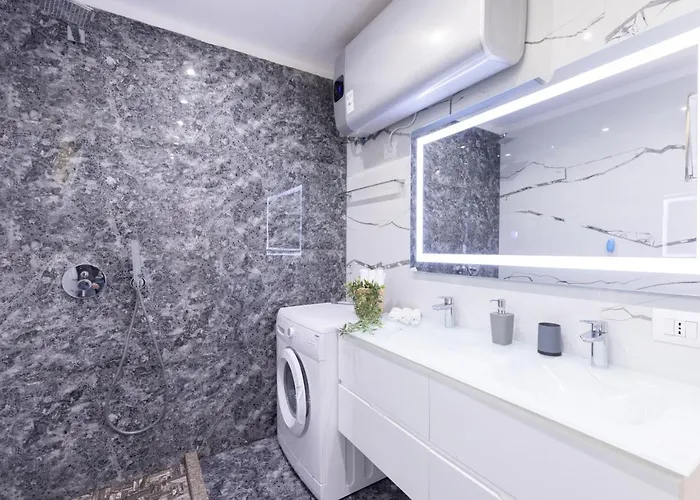 Exclusive 2 Bedrooms Apartment