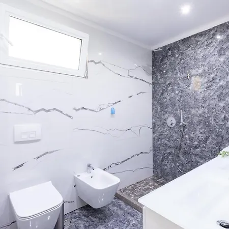 Exclusive 2 Bedrooms شقة تيرانا